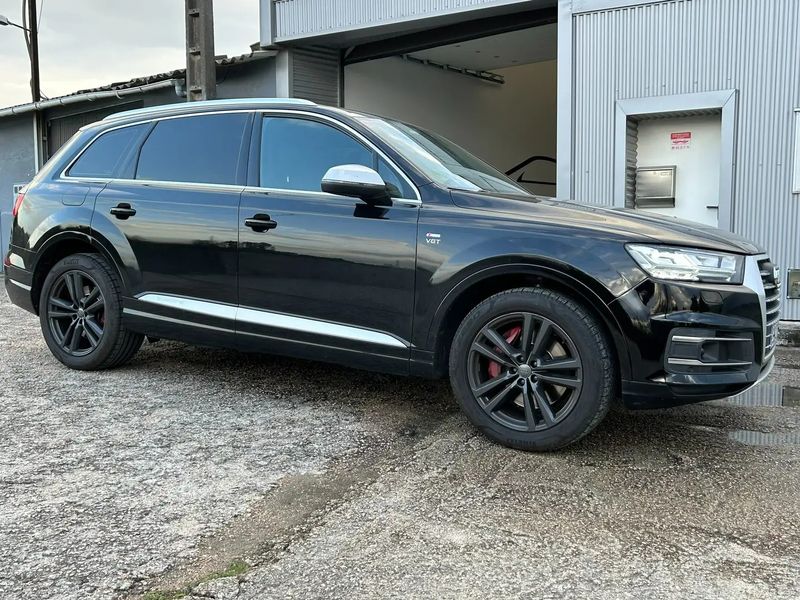 Audi Q7 • 2016 • 180,000 km 4