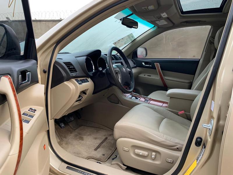 Toyota Highlander • 2014 • 25,000 km 5