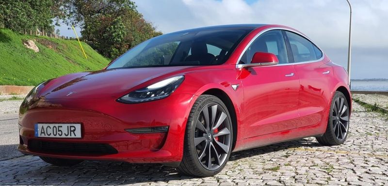 Tesla Model 3 • 2020 • 27,950 km 1