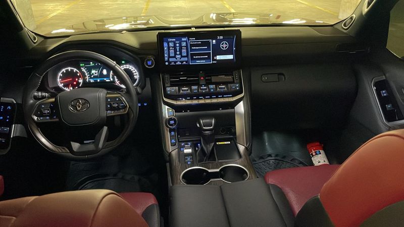 Toyota Land Cruiser • 2023 • 30,000 km 1