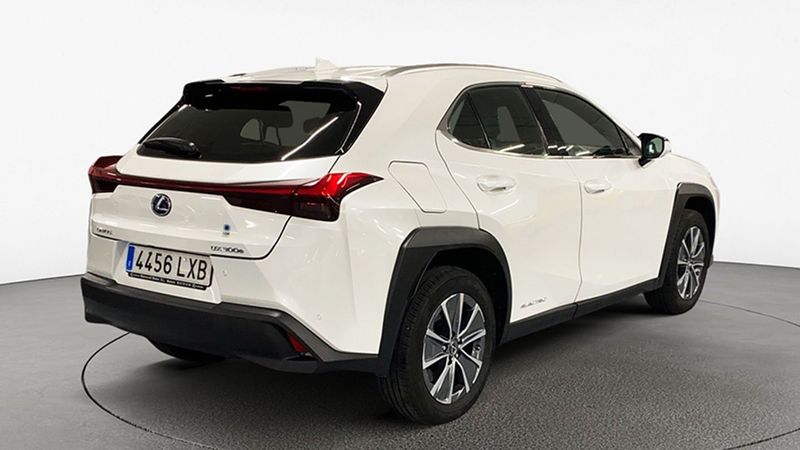 Lexus UX • 2022 • 9,000 km 4