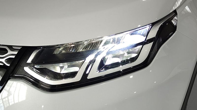 Land Rover Discovery Sport • 2019 • 74,437 km 13