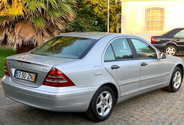 Mercedes-Benz C • 2001 • 265,000 km 3