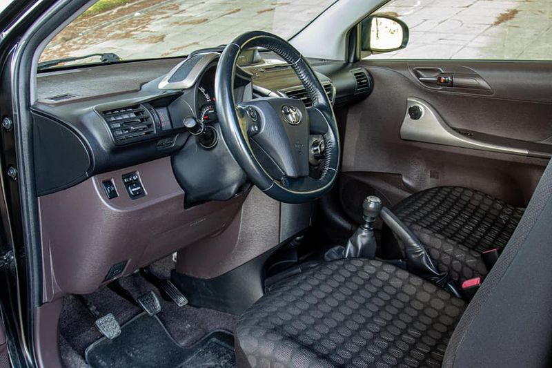 Toyota Vitz • 2009 • 81,000 km 7