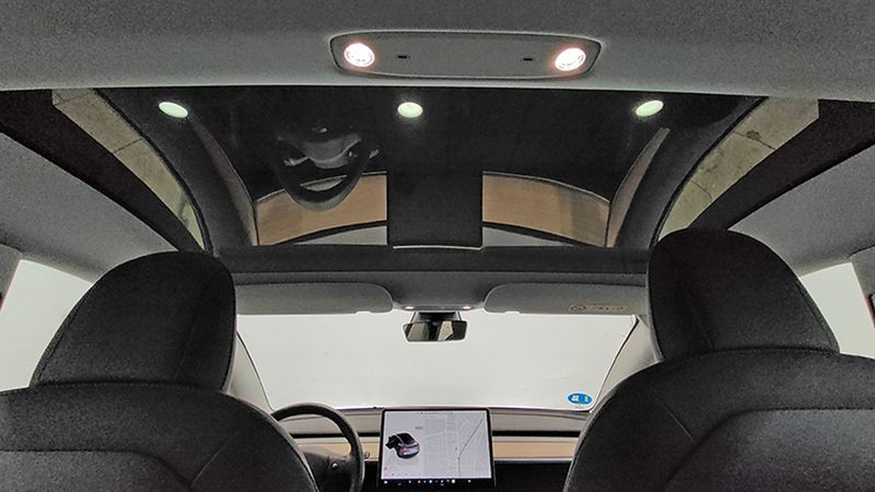 Tesla Model 3 • 2023 • 26,548 km 4