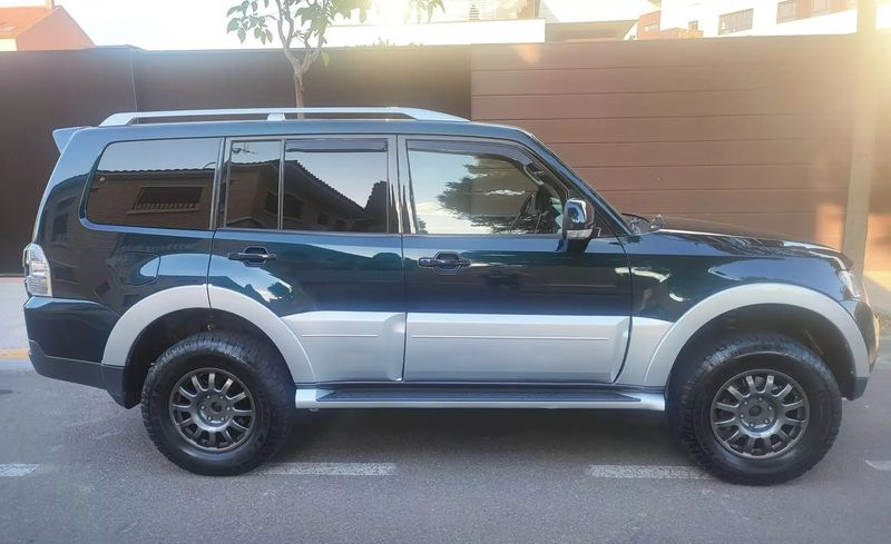 Mitsubishi Montero • 2009 • 155,000 km 2
