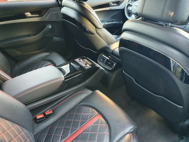 Audi A8 • 2015 • 108,000 km 2