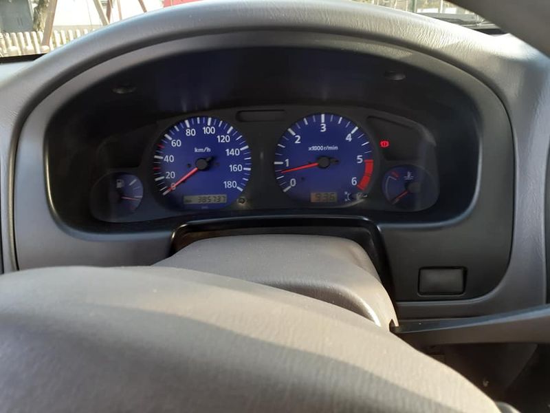 Nissan Pickup • 2002 • 99,000 km 7