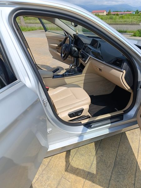 BMW 328i • 2012 • 209,000 km 5