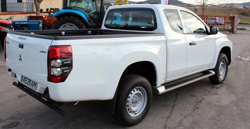 Mitsubishi L200 • 2002 • 40,000 km 2