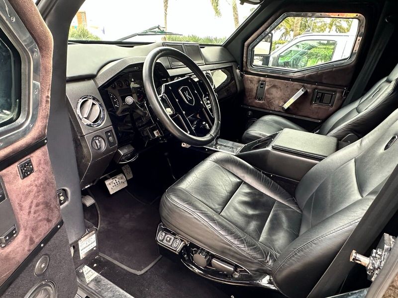 Ford 350 • 2008 • 14,500 km 6