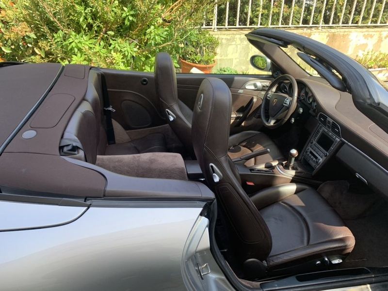 Porsche 911 • 2005 • 130,000 km 5