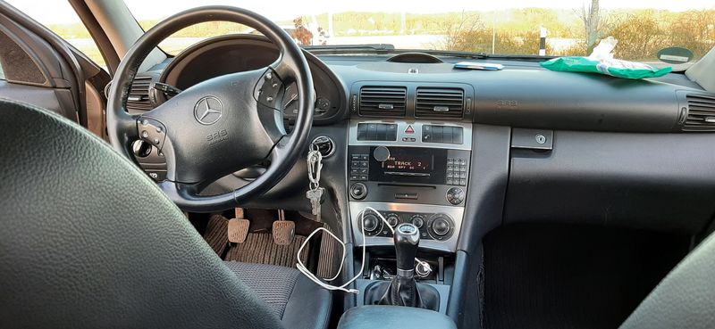 Mercedes-Benz C • 2004 • 264,000 km 7