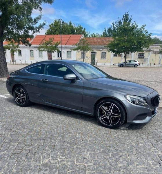 Mercedes-Benz 230 - 300 CE Coupé • 2017 • 251,000 km 2