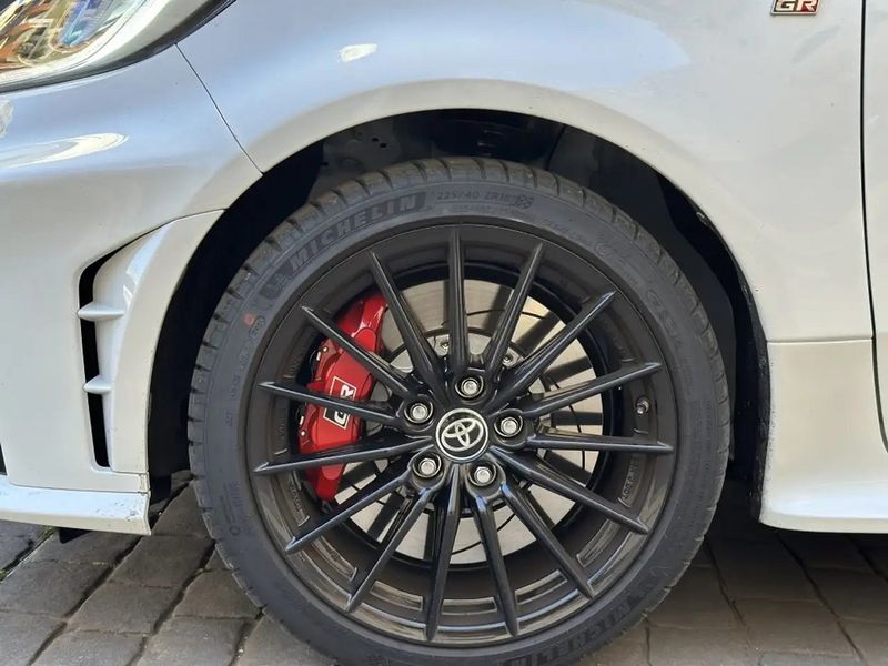 Toyota Yaris • 2024 • 1,960 km 6