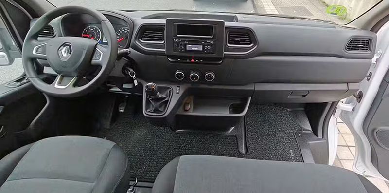 Renault Master • 2024 • 20,858 km 6