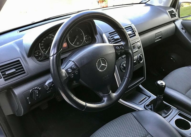 Mercedes-Benz A • 2008 • 191,000 km 4