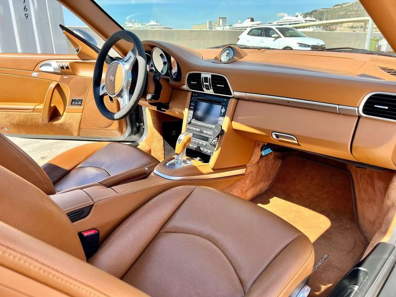 Porsche 997 • 2009 • 146,000 km 2