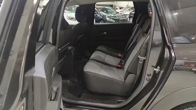 Dacia Dokker • 2024 • 3,809 km 6