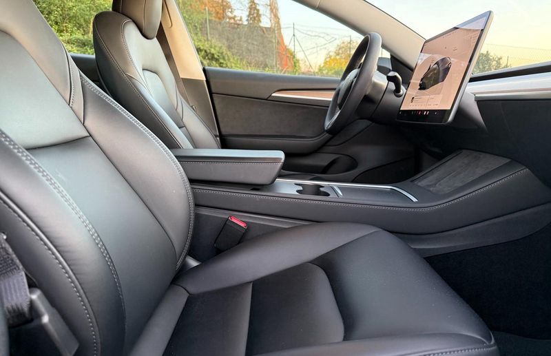 Tesla Model 3 • 2023 • 50,000 km 4