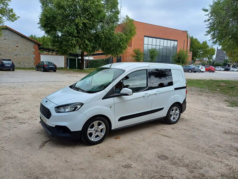 Ford Transit Courier • 2020 • 150,000 km 2