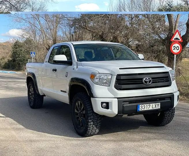 Toyota Tundra • 2016 • 90,000 km 3