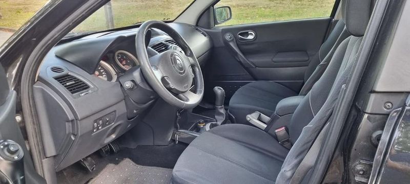 Renault Mégane • 2003 • 290,000 km 4