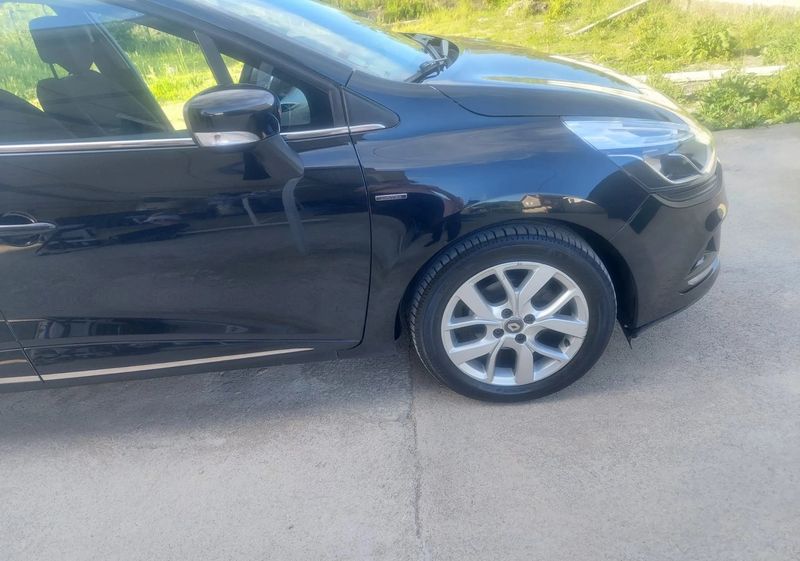 Renault Clio • 2018 • 120,500 km 4