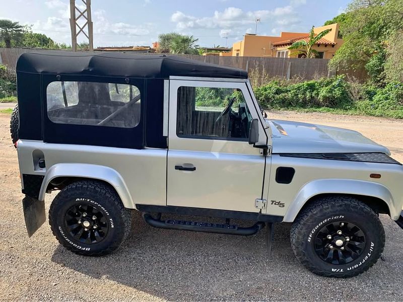 Land Rover Defender • 2004 • 31,000 km 2
