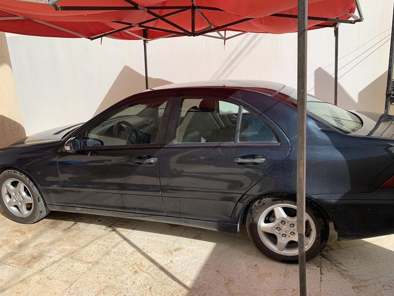 Mercedes-Benz C-Class • 2001 • 145,000 km 7