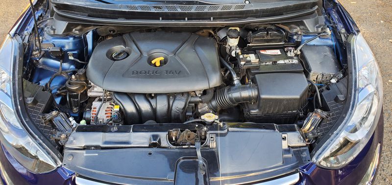 Hyundai Elantra • 2012 • 144,000 km 12