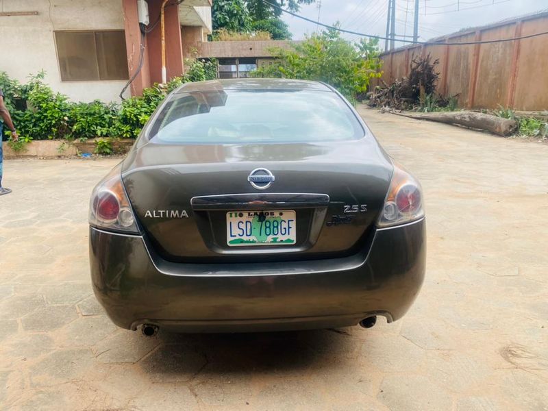 Nissan Altima • 2007 • 200,000 km 2