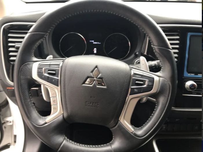 Mitsubishi Outlander • 2020 • 65,000 km 8