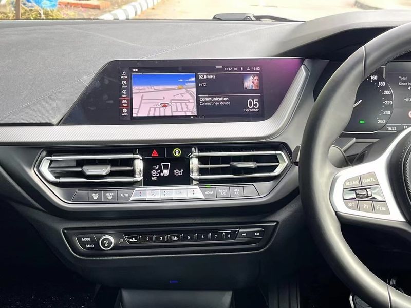 BMW i8 • 2021 • 120 km 3