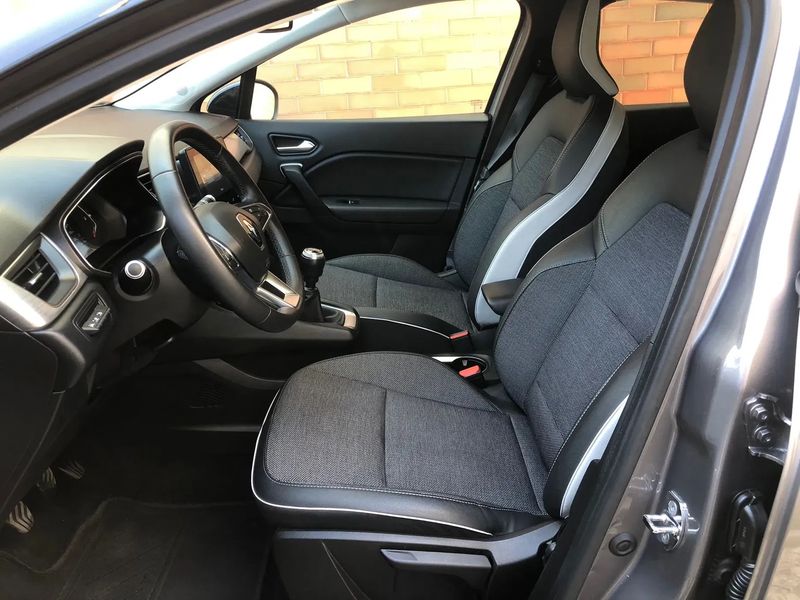 Renault Captur • 2021 • 41,620 km 3