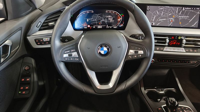 BMW 1 Series • 2024 • 2,600 km 15