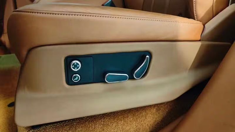 Bentley Bentayga • 2020 • 101,389 km 7