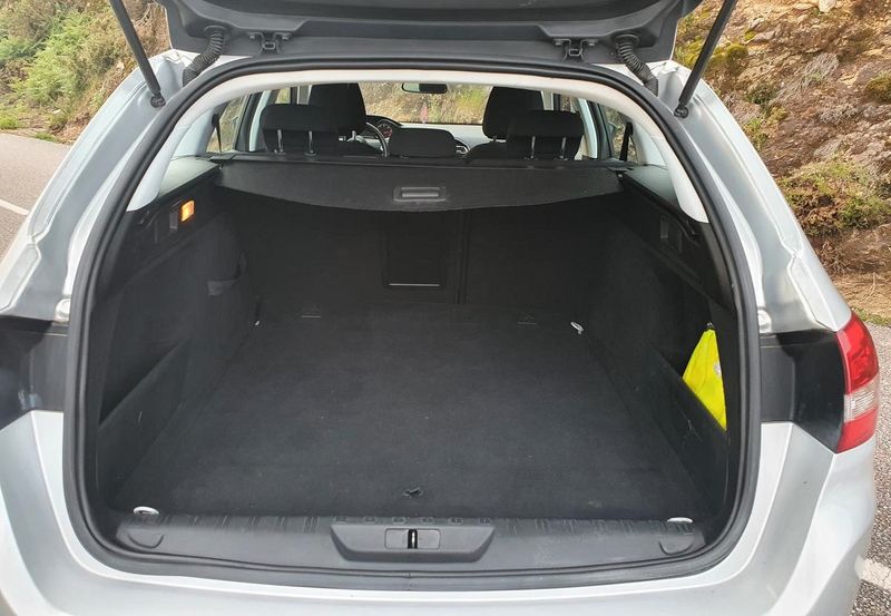 Peugeot 308 • 2014 • 200,000 km 3