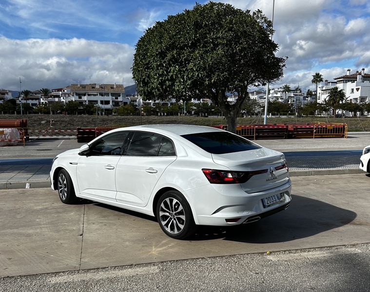 Renault Mégane • 2022 • 23,680 km 5