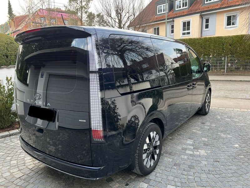 Hyundai Santa Fe • 2022 • 17,800 km 4