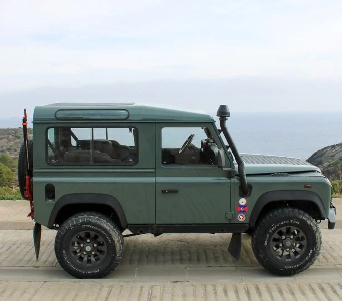 Land Rover Defender • 2000 • 268,000 km 7