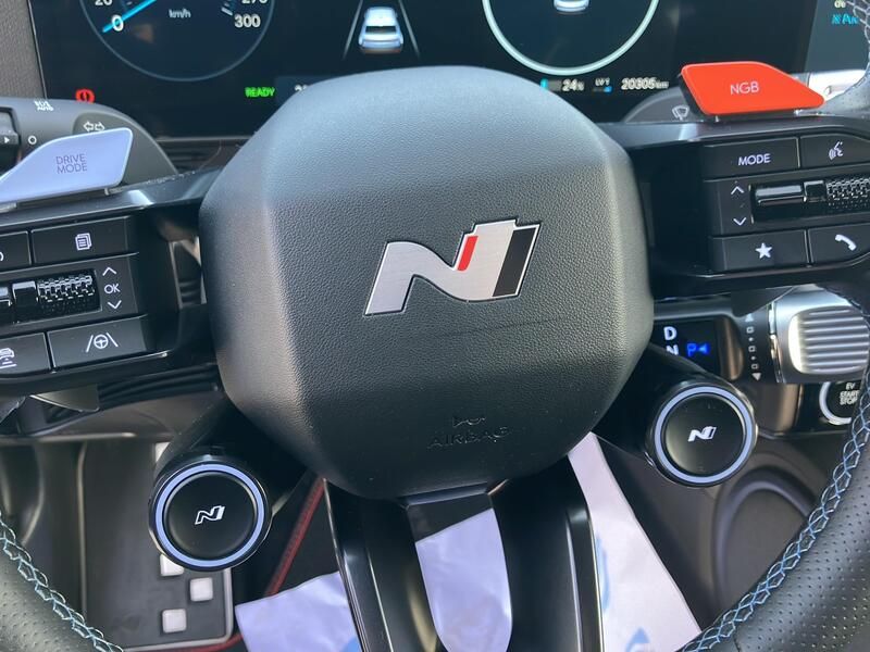 Hyundai Ioniq Electric • 2024 • 20,256 km 28