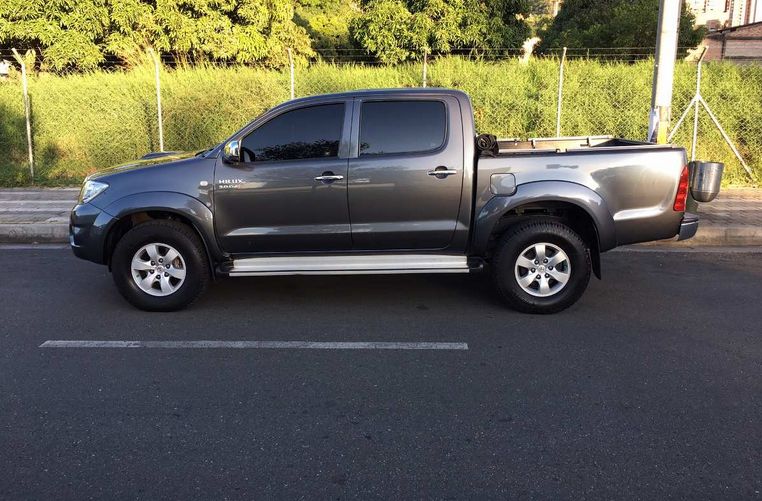 Toyota Hilux • 2011 • 135,000 km 4