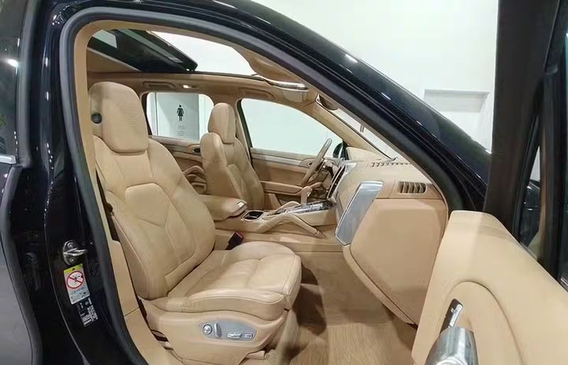 Porsche Cayenne • 2015 • 48,199 km 11