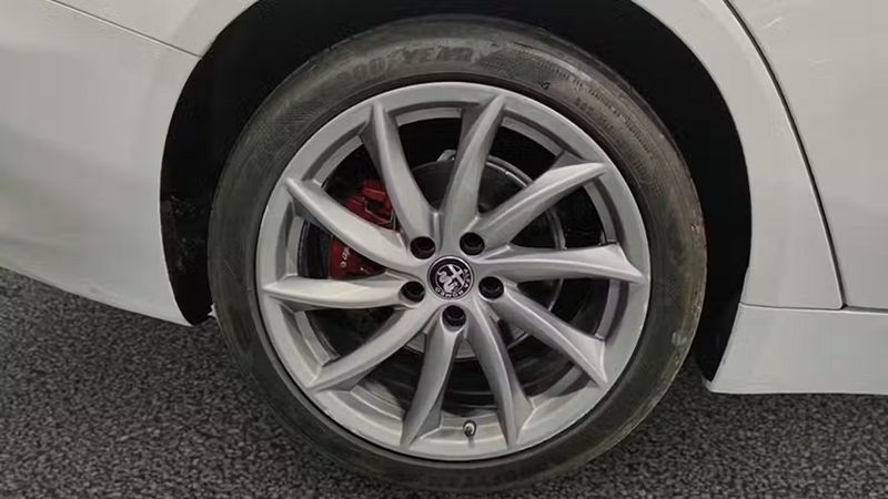 Alfa Romeo Giulia • 2023 • 24,656 km 3