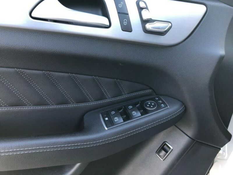 Mercedes-Benz GLE • 2015 • 193,000 km 3