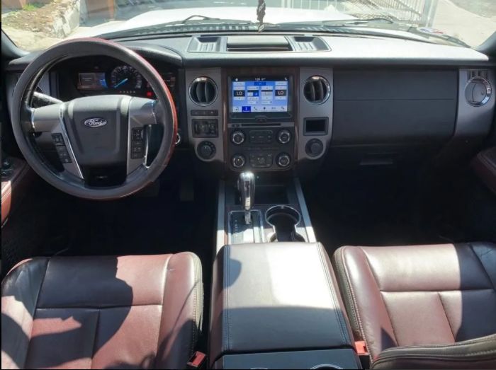 Ford Expedition • 2017 • 110,000 km 7