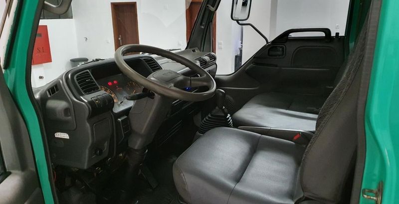 Isuzu Canter • 2001 • 250,000 km 2