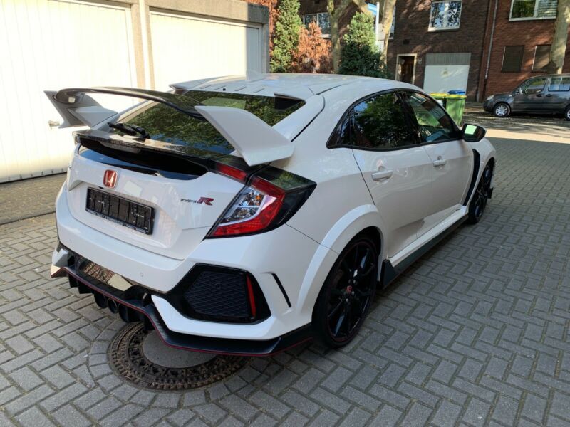 Honda Civic • 2017 • 124,000 km 6