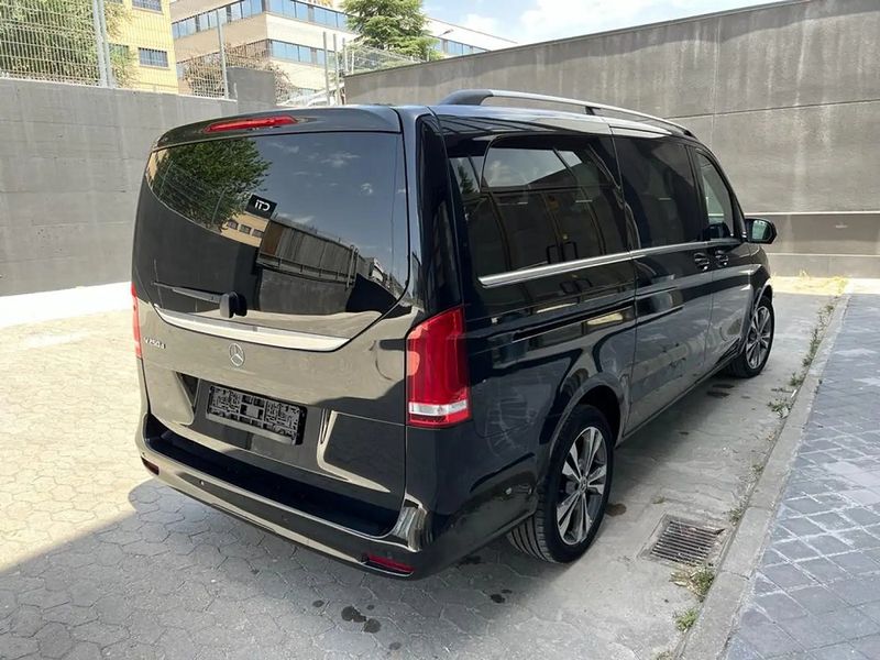 Mercedes-Benz 210 Van • 2022 • 18,000 km 7